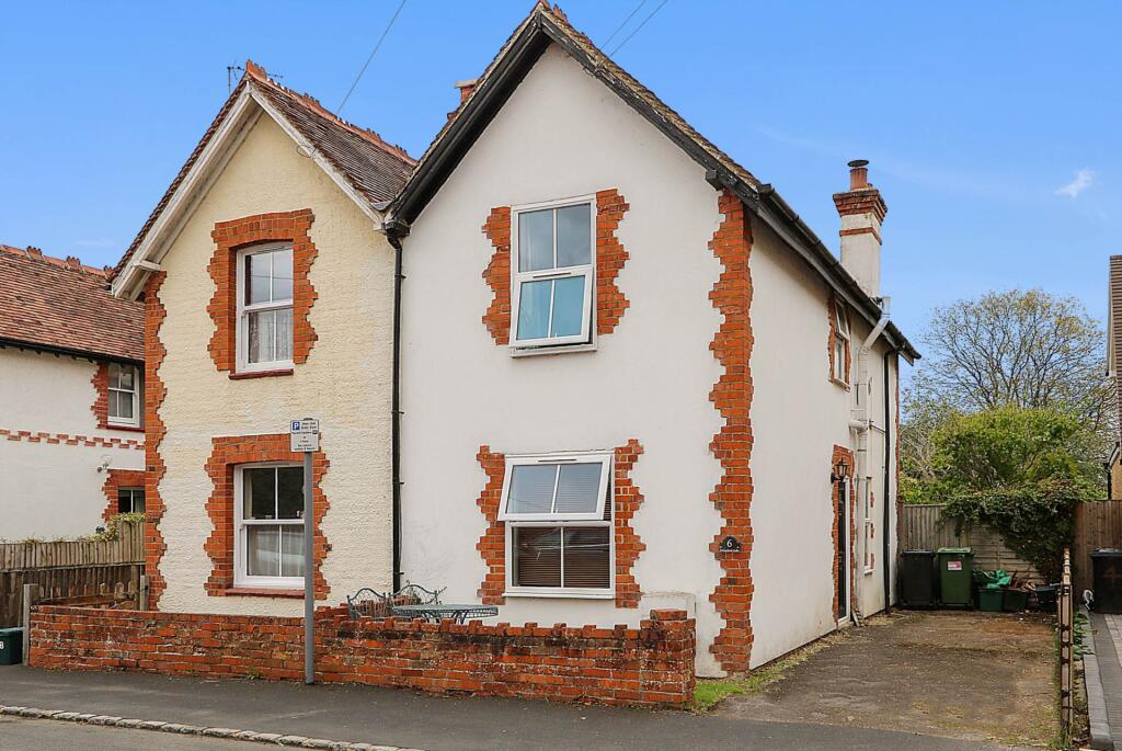 Main image of property: Meadowside Road, Pangbourne - Peaceful no thru road, walk to shops & station