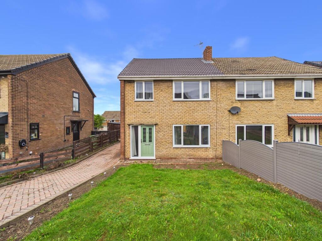Main image of property: Fieldhead Close, Pontefract
