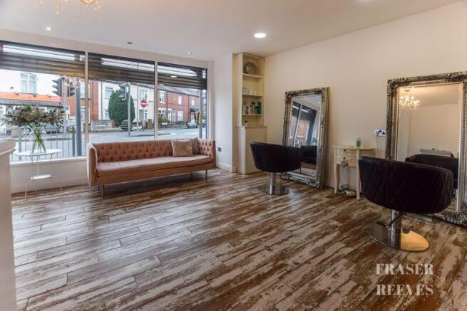COMMERCIAL RECEPTION ROOM