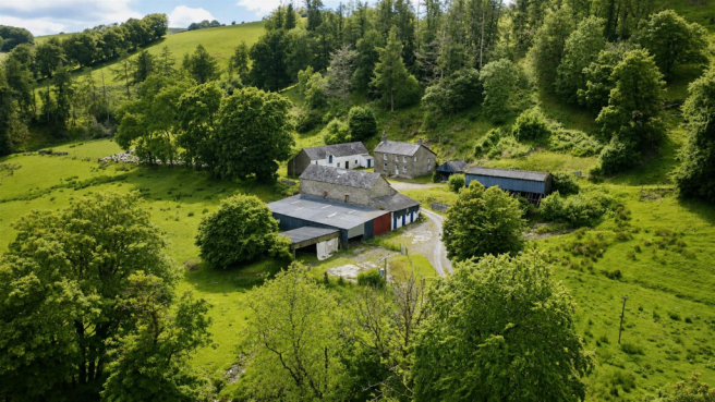 Cwm Canol Farm.png