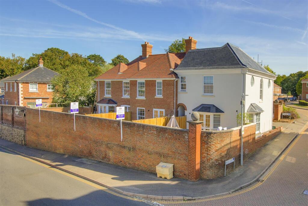 Main image of property: Mellinges Close, West Malling