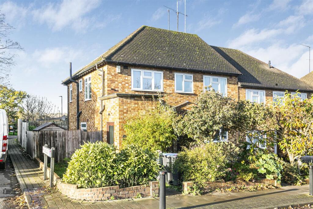 Main image of property: The Glade, Winchmore Hill, N21
