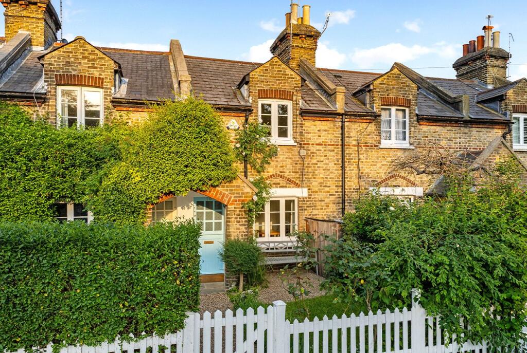 Main image of property: Commondale, Putney, London, SW15