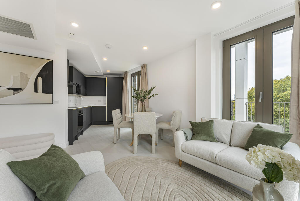 Main image of property: Commercial Road, London, E14