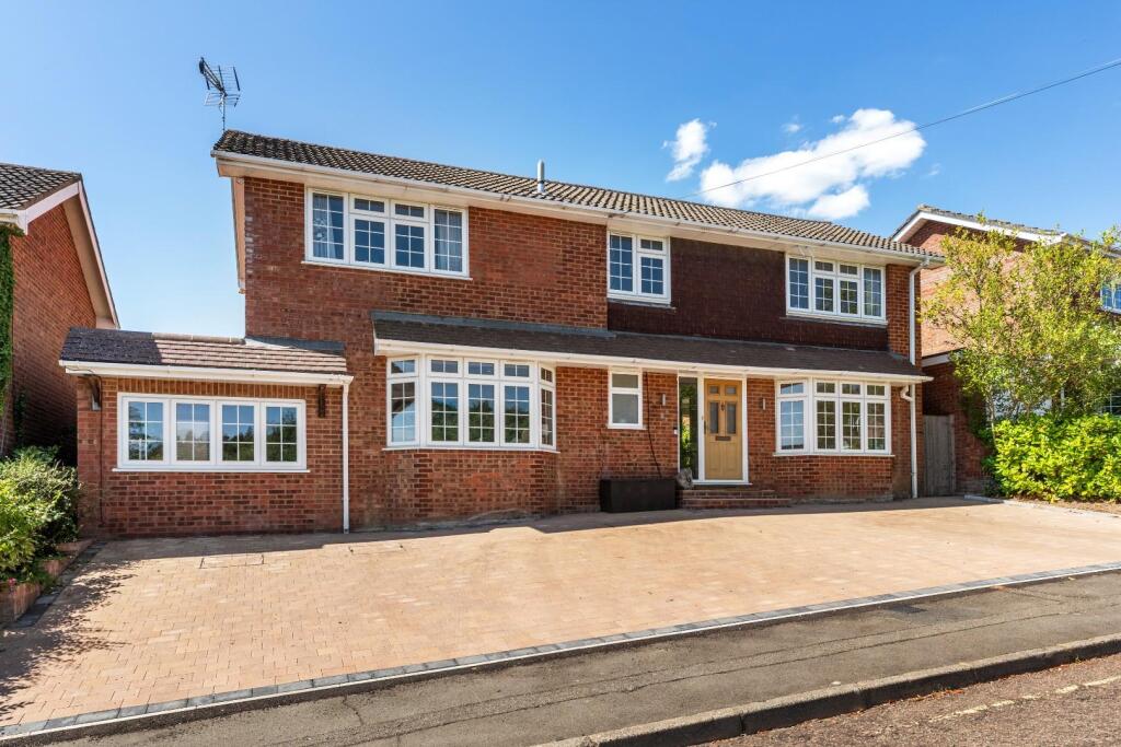Main image of property: Ruckles Way, Amersham, Buckinghamshire, HP7 0BZ