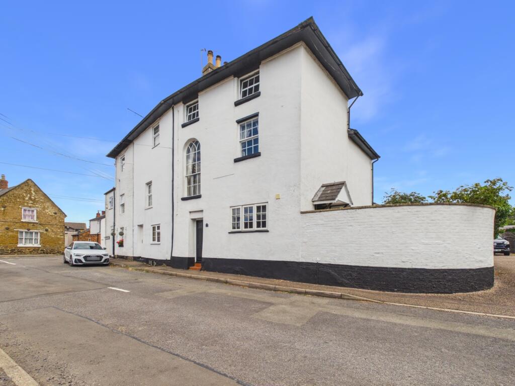 Main image of property: Knutsford Lane, Long Buckby, NN6 7RL