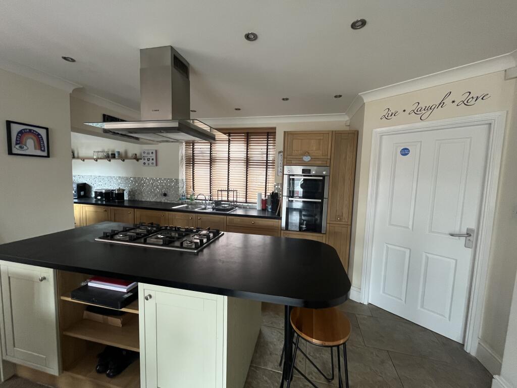 Main image of property: Room To Rent, Sandford Road, Balby, DN4 8EU