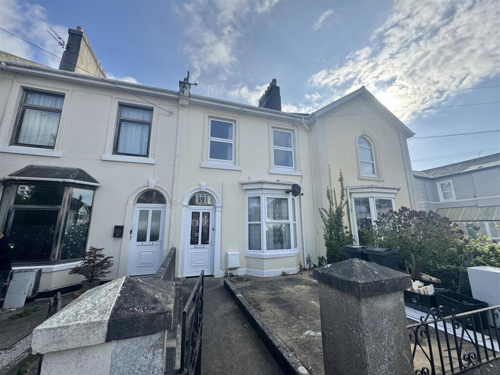 Main image of property: Flat 3, 21 Chatsworth Road, TORQUAY, Devon TQ1 3BJ