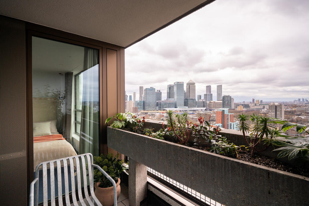 Main image of property: Balfron Tower, St Leonards Road, London, E14 0XU