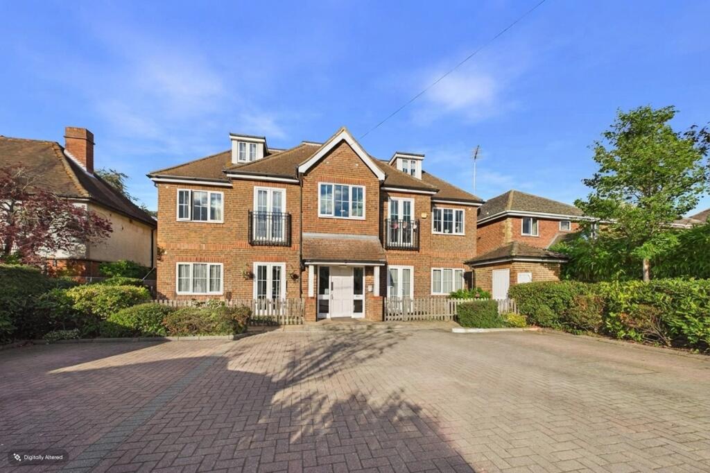 Main image of property: English Court, 415 Reading Road, Wokingham, Berkshire, RG41