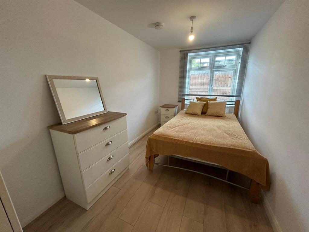 Main image of property: 1a Silver Street, Peterborough