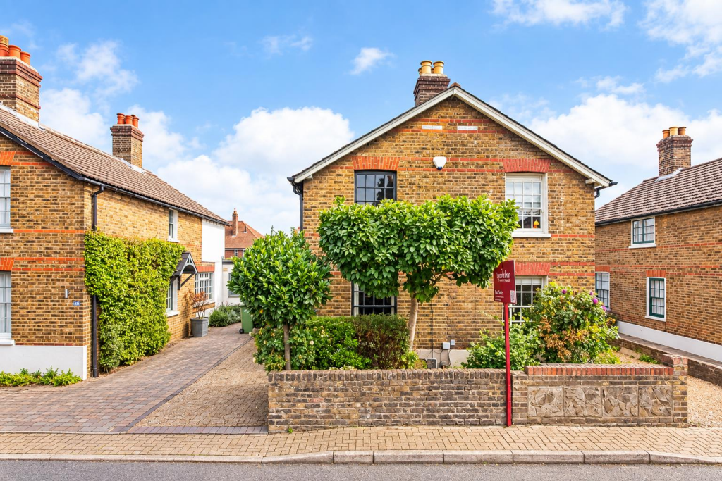 Main image of property: Victor Road, Penge, London, SE20