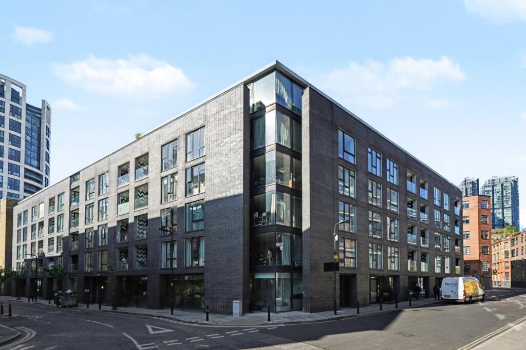 Main image of property: N1 INVESTMENT BUYERS ONLY - THREE-BEDROOM APARTMENT WITH TENANT IN SITU