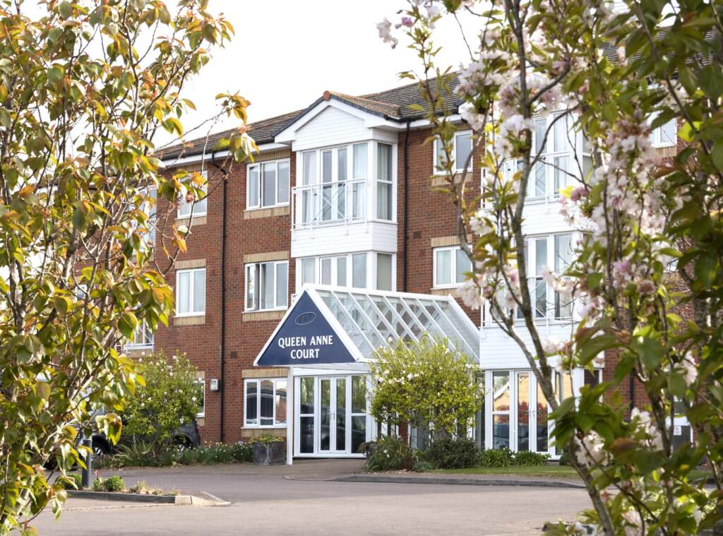 Main image of property: 27 Queen Anne Court, Bristol Road, Quedgeley, Gloucestershire, GL2 4JY