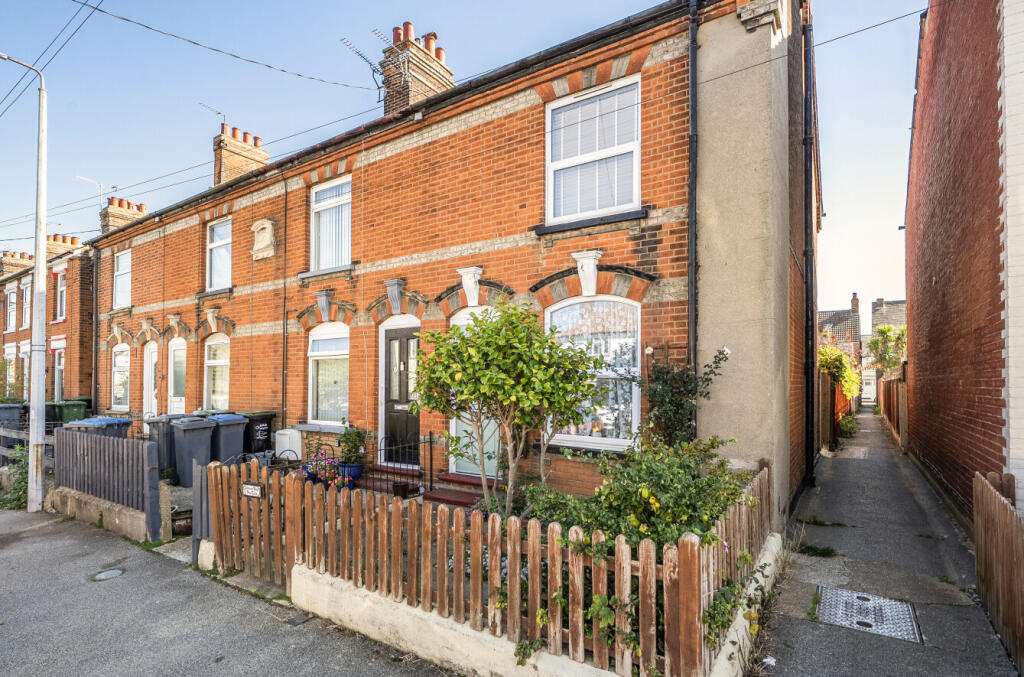 Main image of property: Maidstone Road, Felixstowe, Suffolk