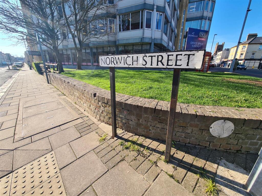Main image of property: Flat 5, 2-4 Norwich Street, Cambridge