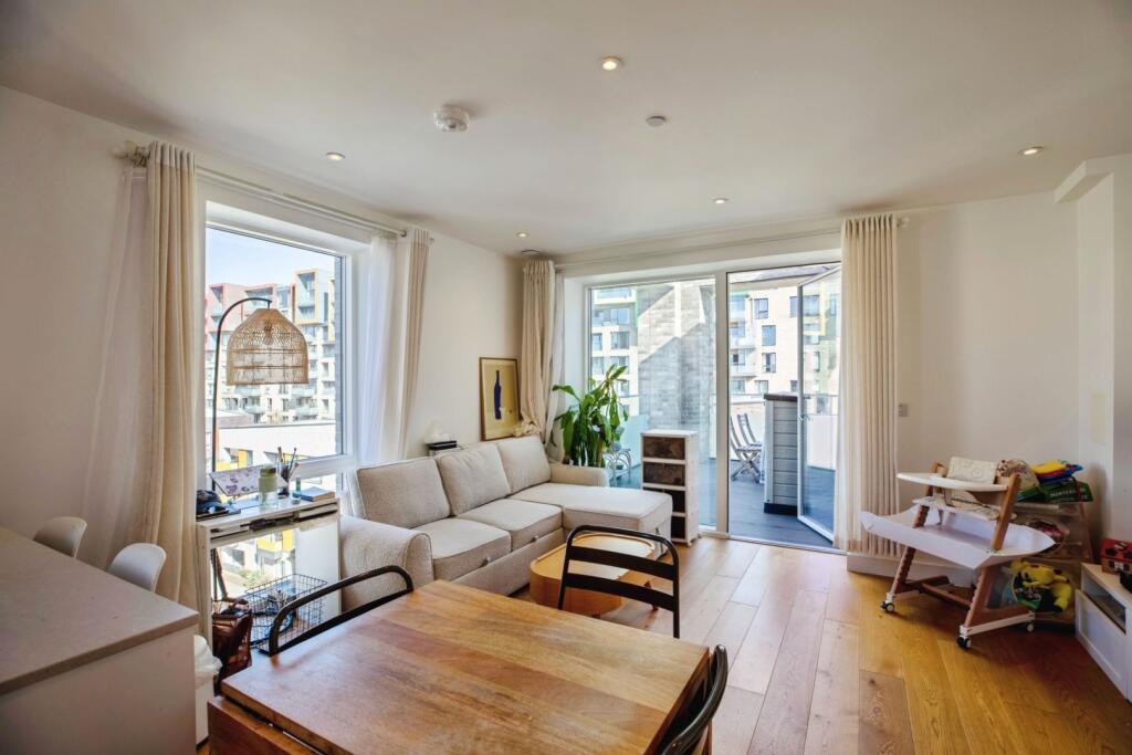 Main image of property: 8 West Parkside, London, SE10