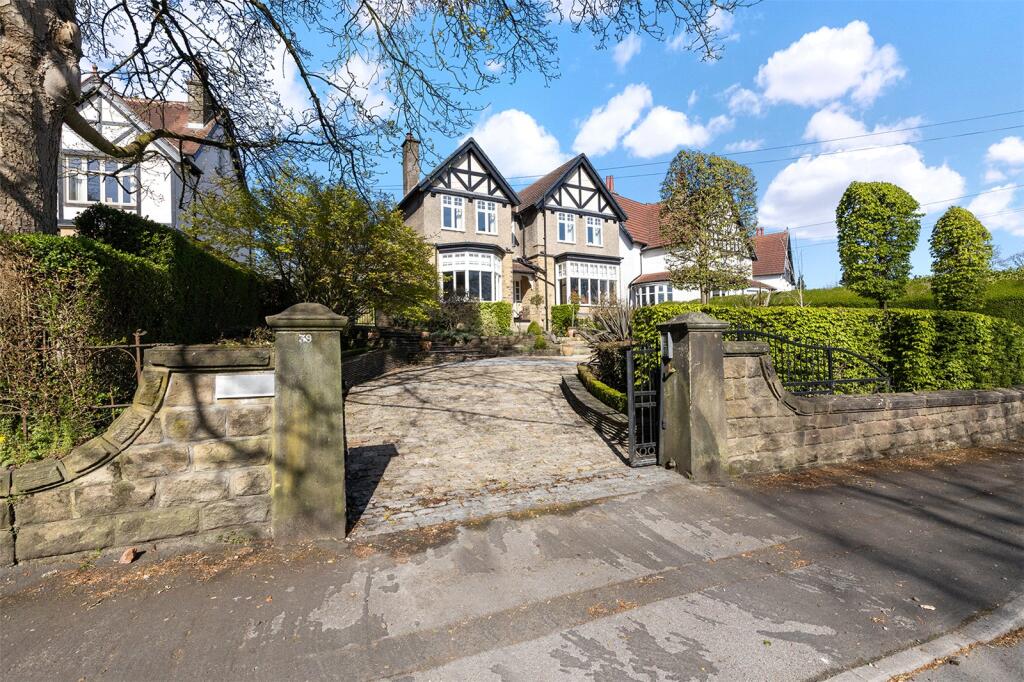 Main image of property: Park Lane, Roundhay, Leeds, LS8