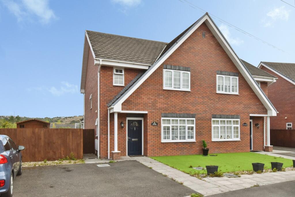 Main image of property: Clos Trehelyg, Ebbw Vale, Blaenau Gwent, NP23