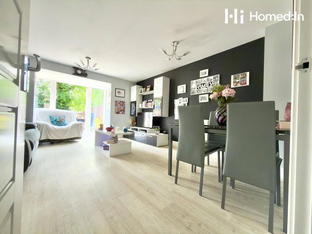Main image of property: Martindales RH13