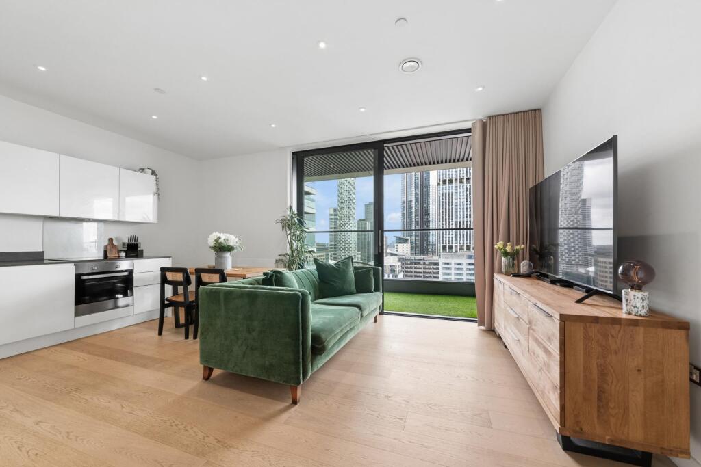 Main image of property: Hobart Building, 2 Wards Place, London, E14 