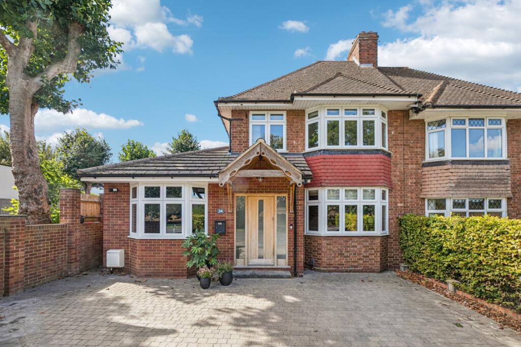 Main image of property: Queenswood Drive, Hitchin, SG4 0LG