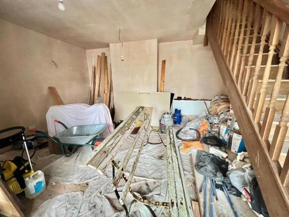 Bramleys Estate Agents - Quarmby Road - Building a