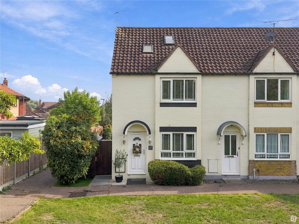 Main image of property: Bucklebury Heath, South Woodham Ferrers, Chelmsford, Essex, CM3