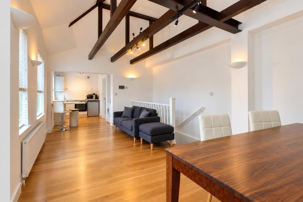 Main image of property: Broadway, London W13 0SY