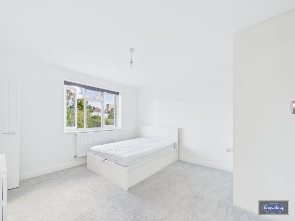 Main image of property: 86 Latham Road, Bexleyheath, DA6