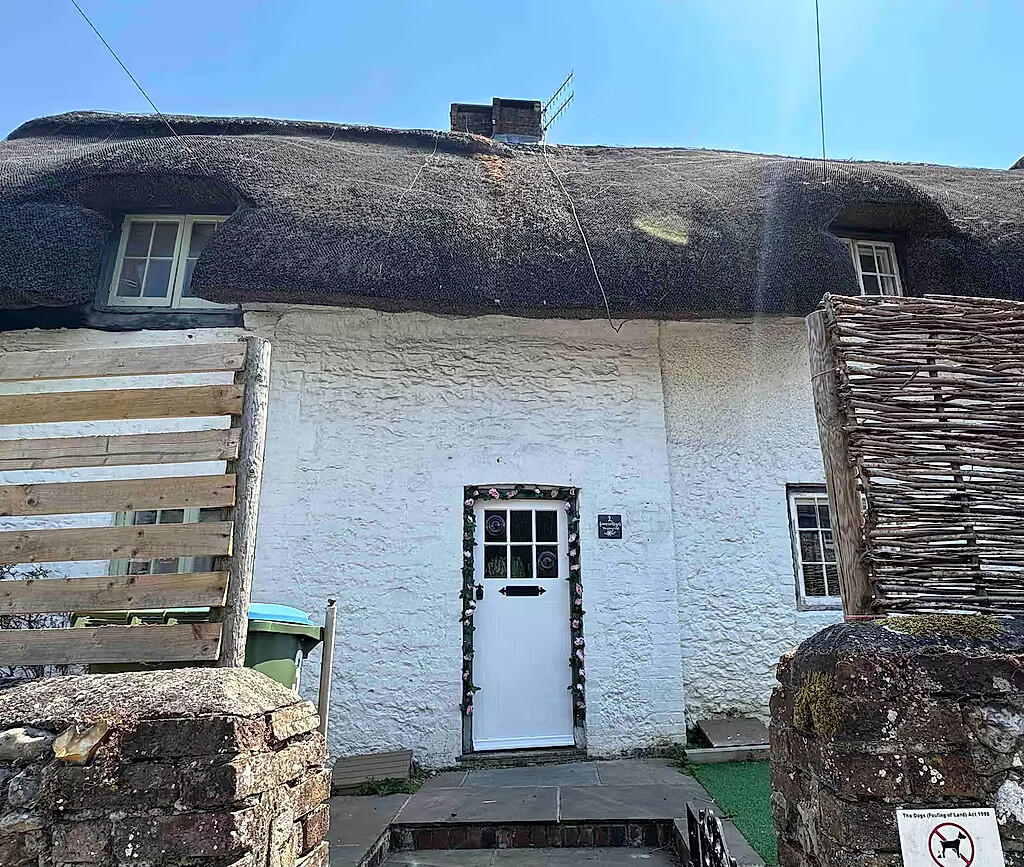 Main image of property: 2 Farm Cottages, Shripney Road, Bognor Regis, PO22 9LN
