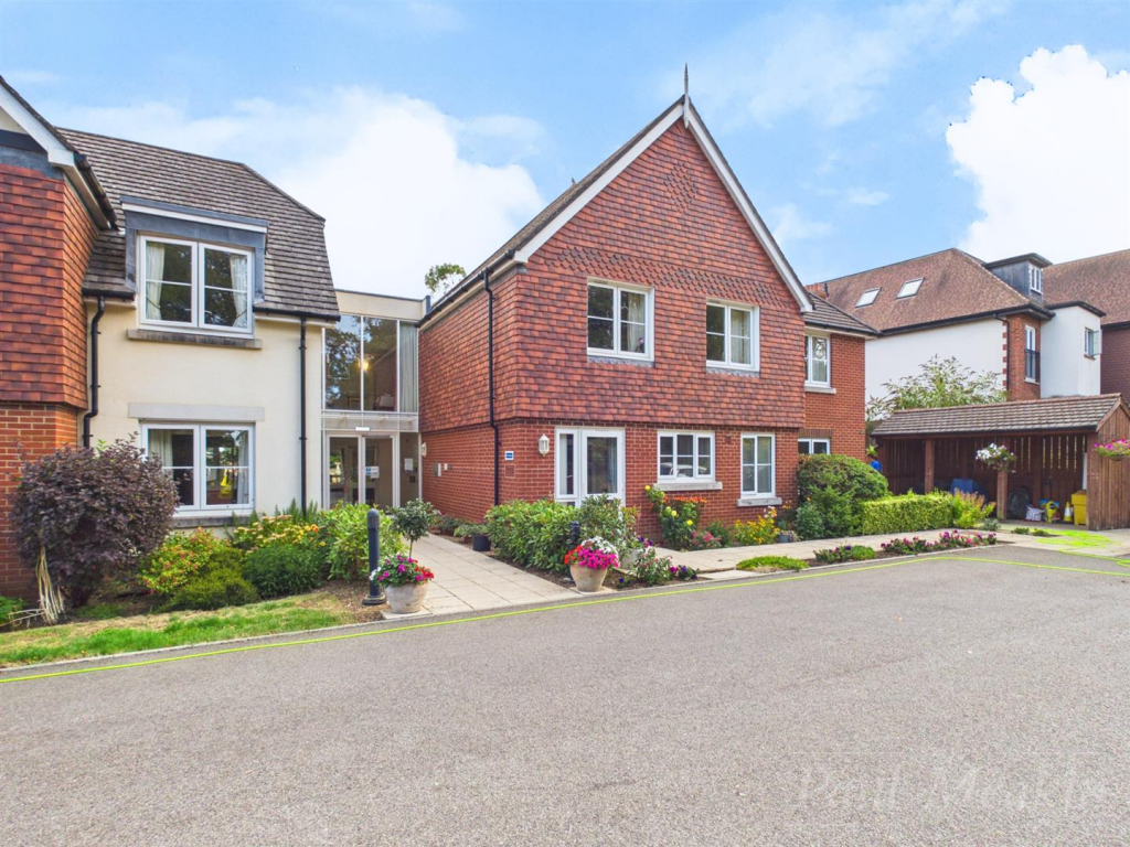 Main image of property: Greenacres Lodge, Limpsfield Road, Warlingham