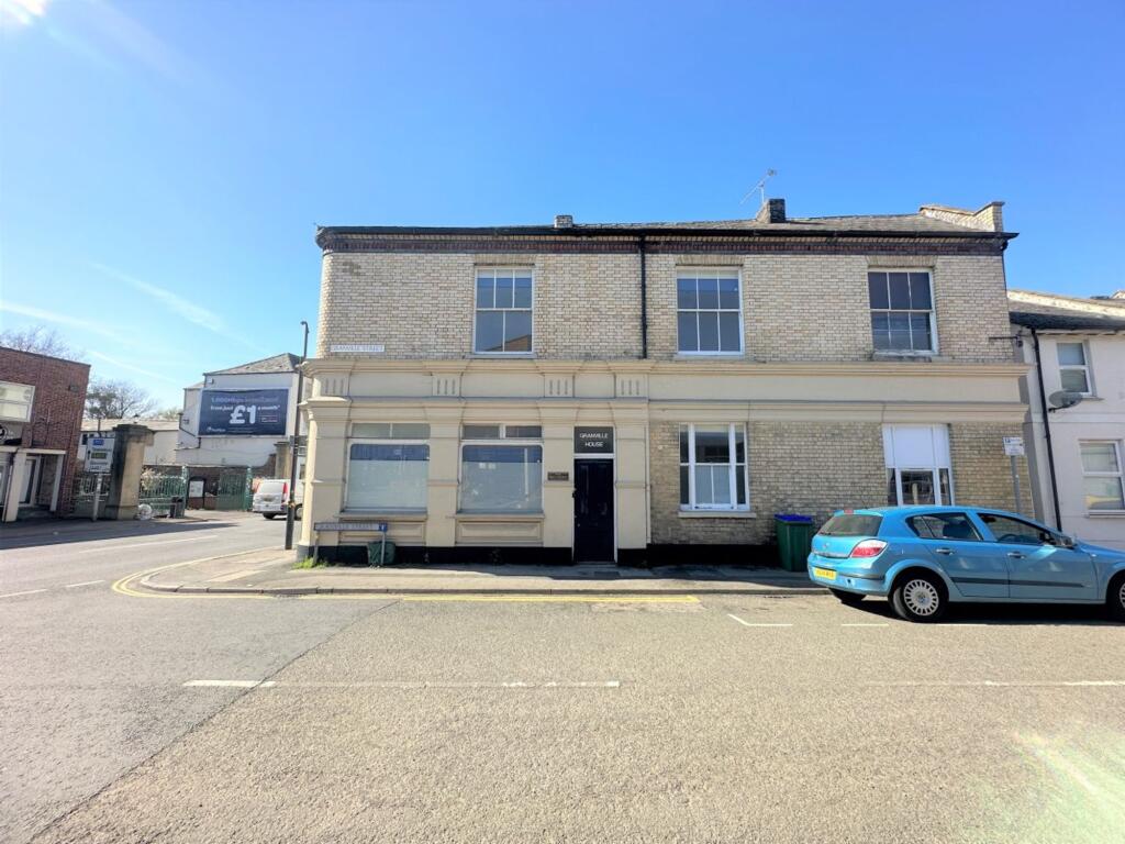Main image of property: 441 High Street, Cheltenham, GL50