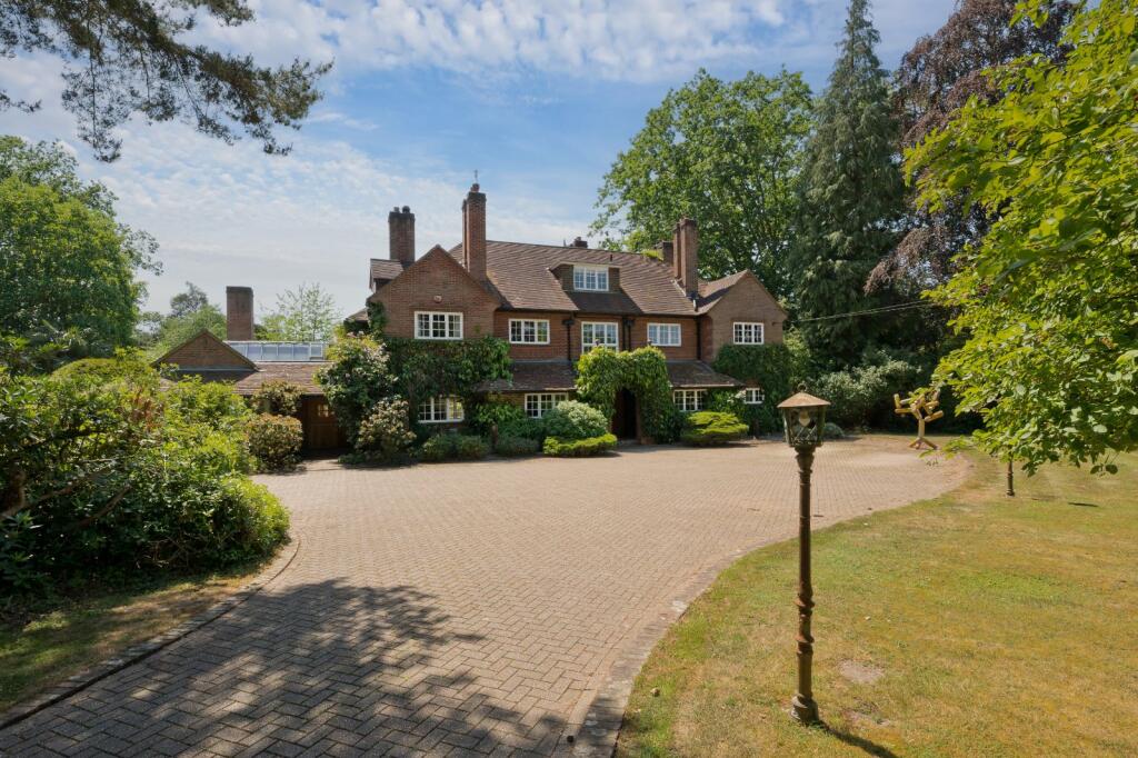Main image of property: South Ridge, St George's Hill, KT13