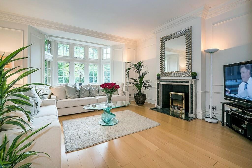 Main image of property: Knightsbridge, Parkside Knightsbridge, SW1X