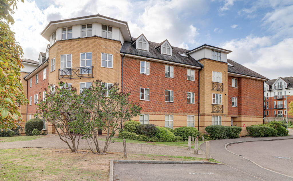 Main image of property: Dexter Close, St Albans, AL1