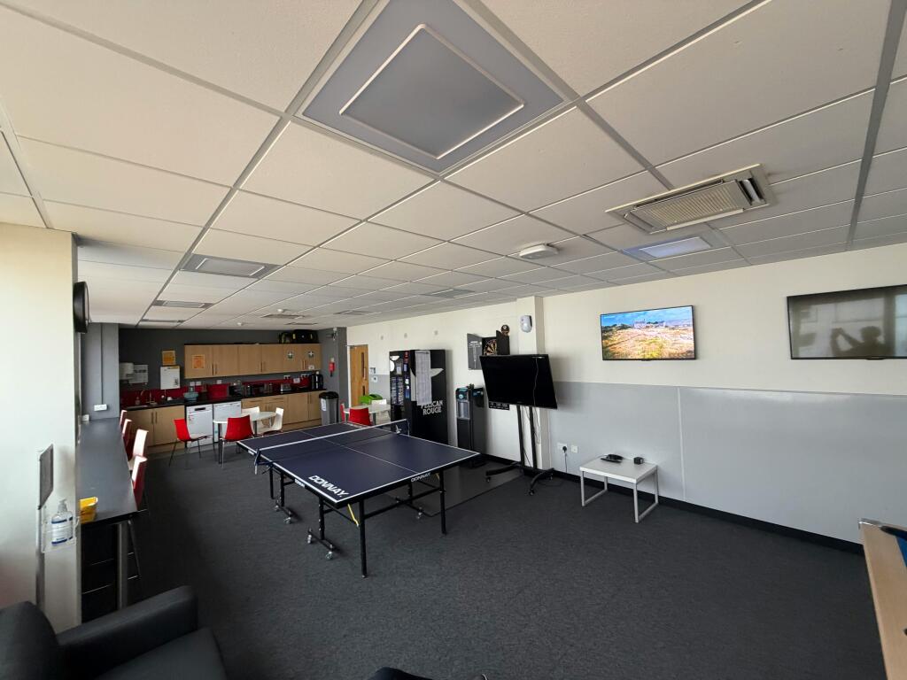 Kitchen / breakout