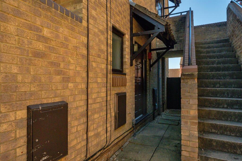 Main image of property: Maiden Place, Lower Earley, Berkshire, RG6 3HA