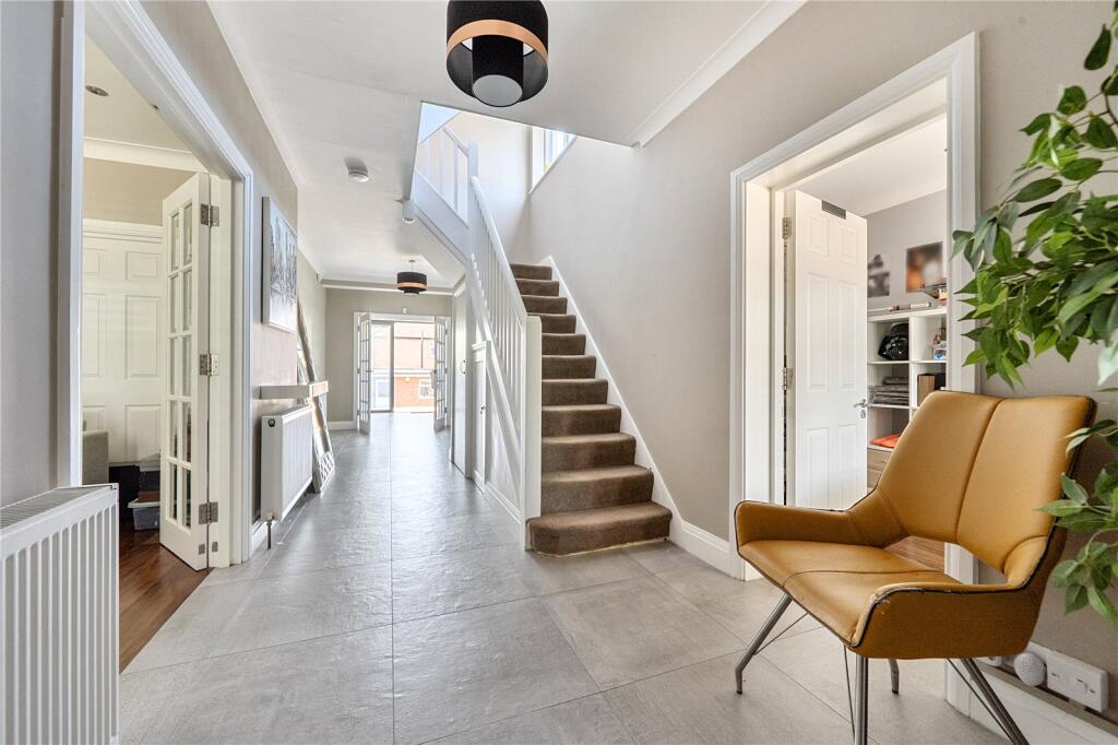 Main image of property: Oak Way, Southgate, London, N14