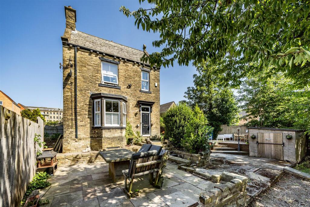 Main image of property: Brow Wood Terrace, Bradford