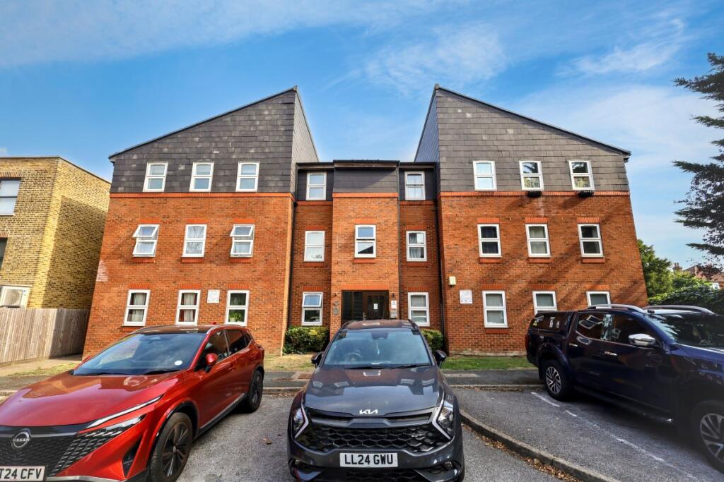 Main image of property: 27 Collings Close, Palmers Green, London, N22 8RL