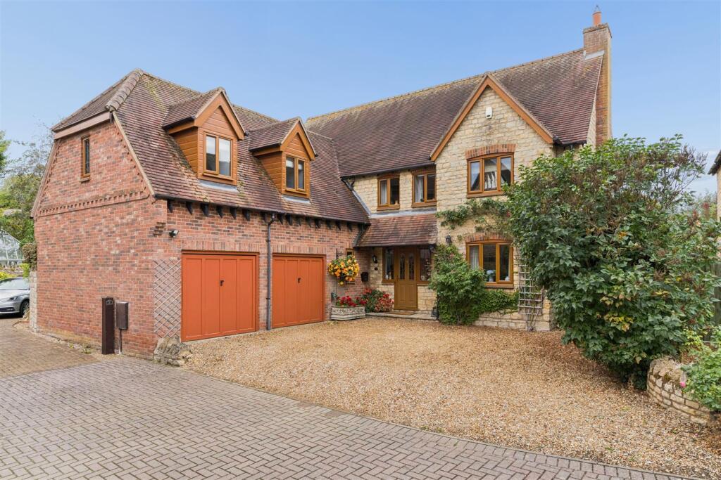 Main image of property: Hollow Brook, Stoke Goldington, Newport Pagnell