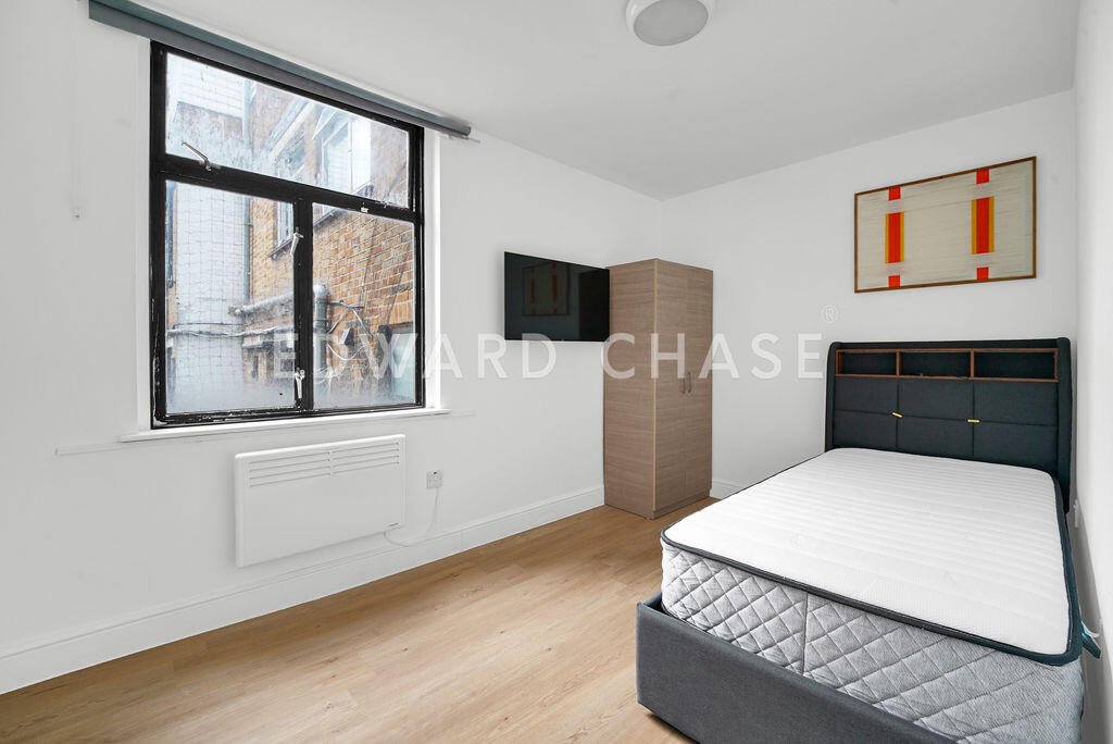 Main image of property: *En-Suite Room, All Bills Included, High Road*