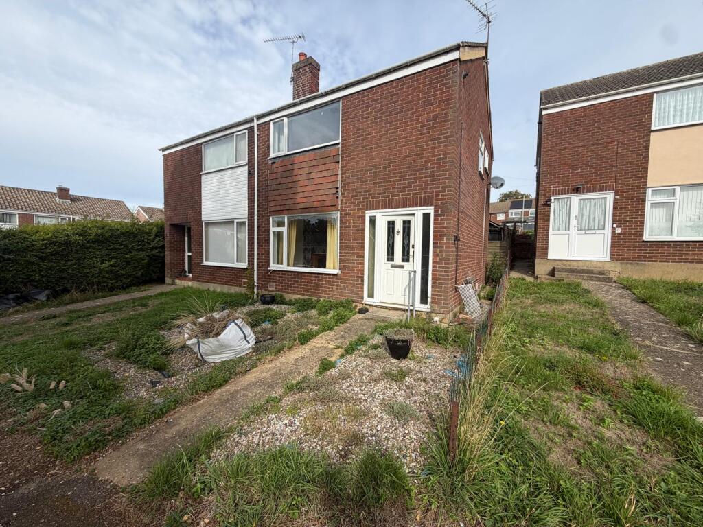 Main image of property: 8 Clopton Gardens, Hadleigh, Ipswich, Suffolk IP7 5JG