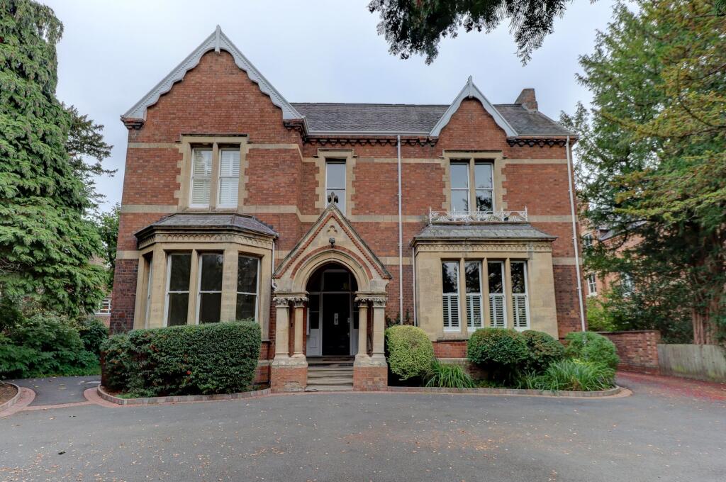 Main image of property: Guys Cliffe Avenue, Leamington Spa, CV32