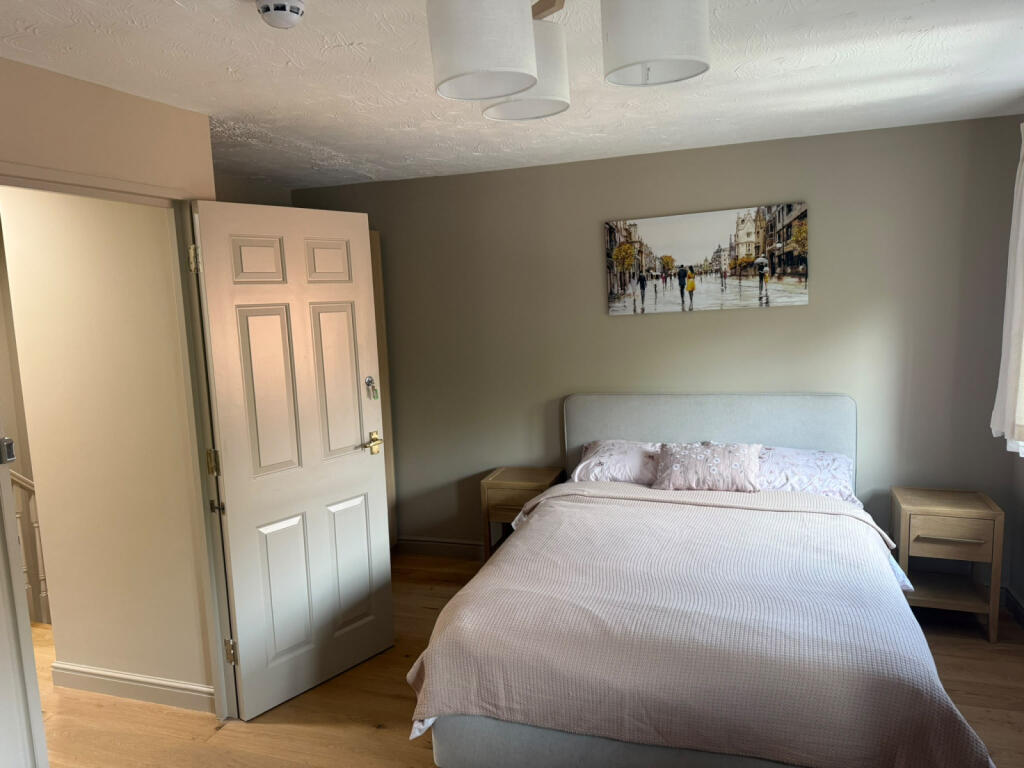 Main image of property: LONDON, N13 4NT
