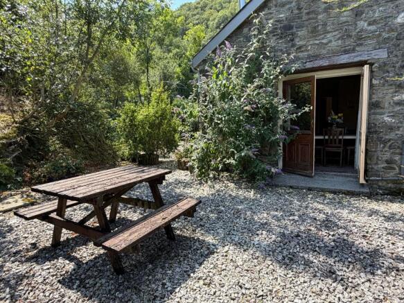 The Cottage - private outdoor space