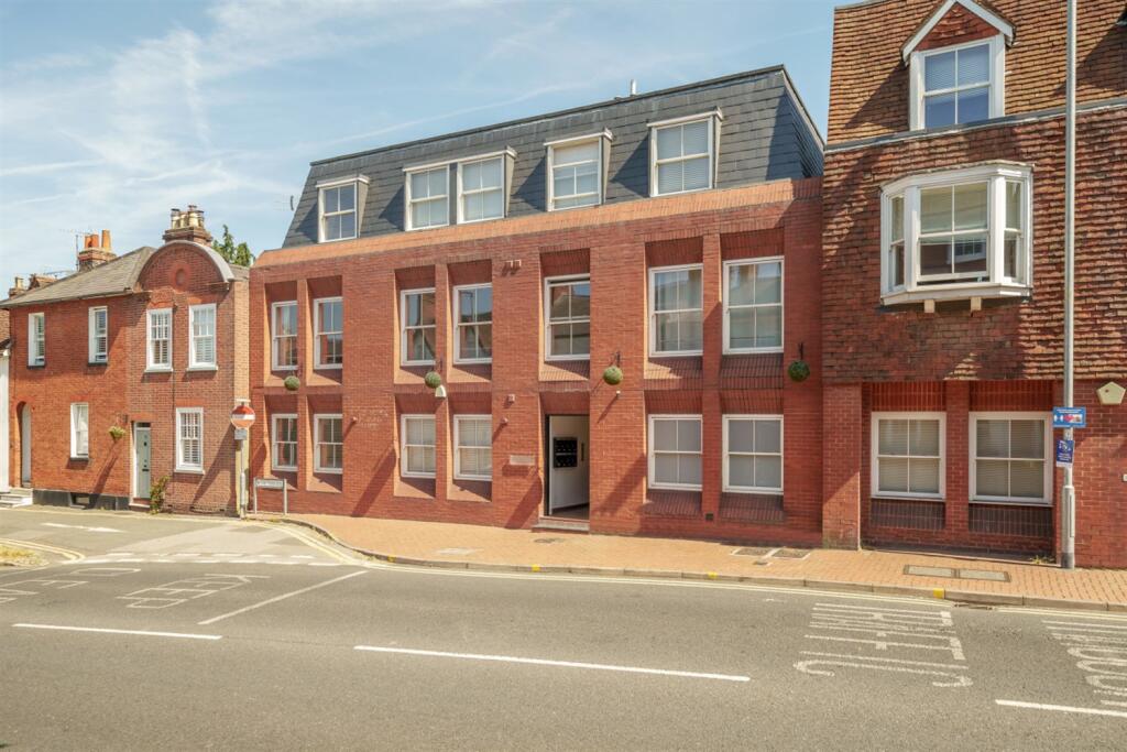 Main image of property: Guildgate House 7a, Shute End, Wokingham, RG40
