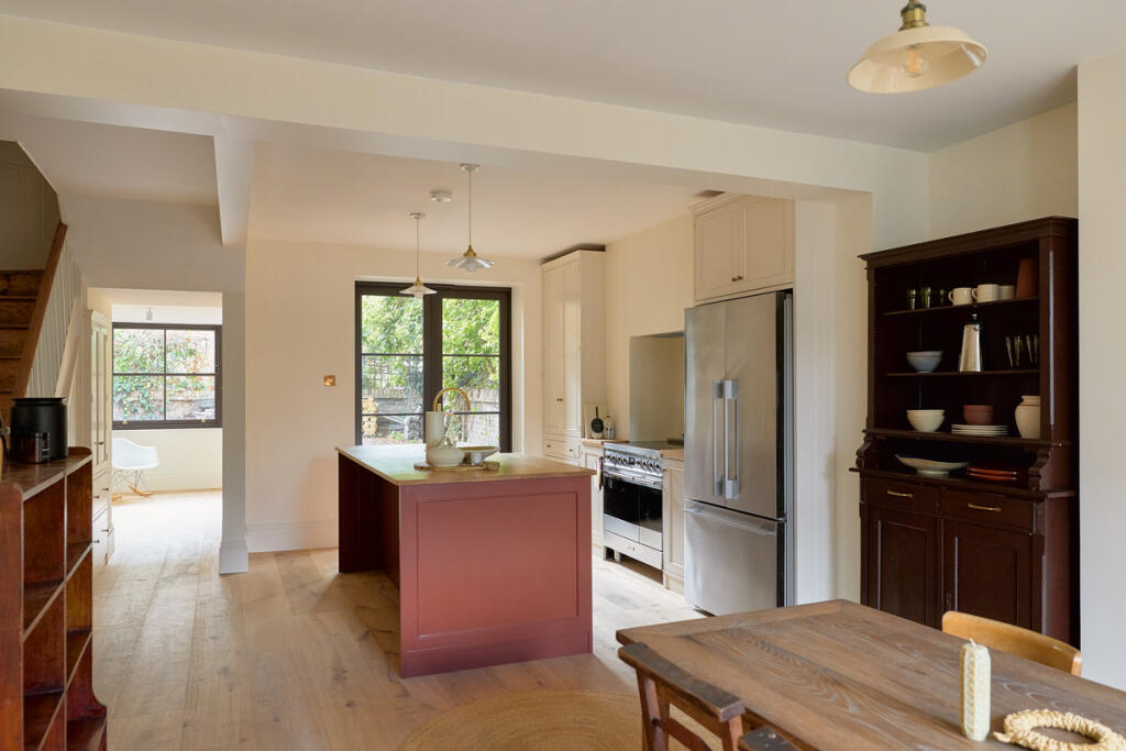 Main image of property: Fassett Road, London, E8 1