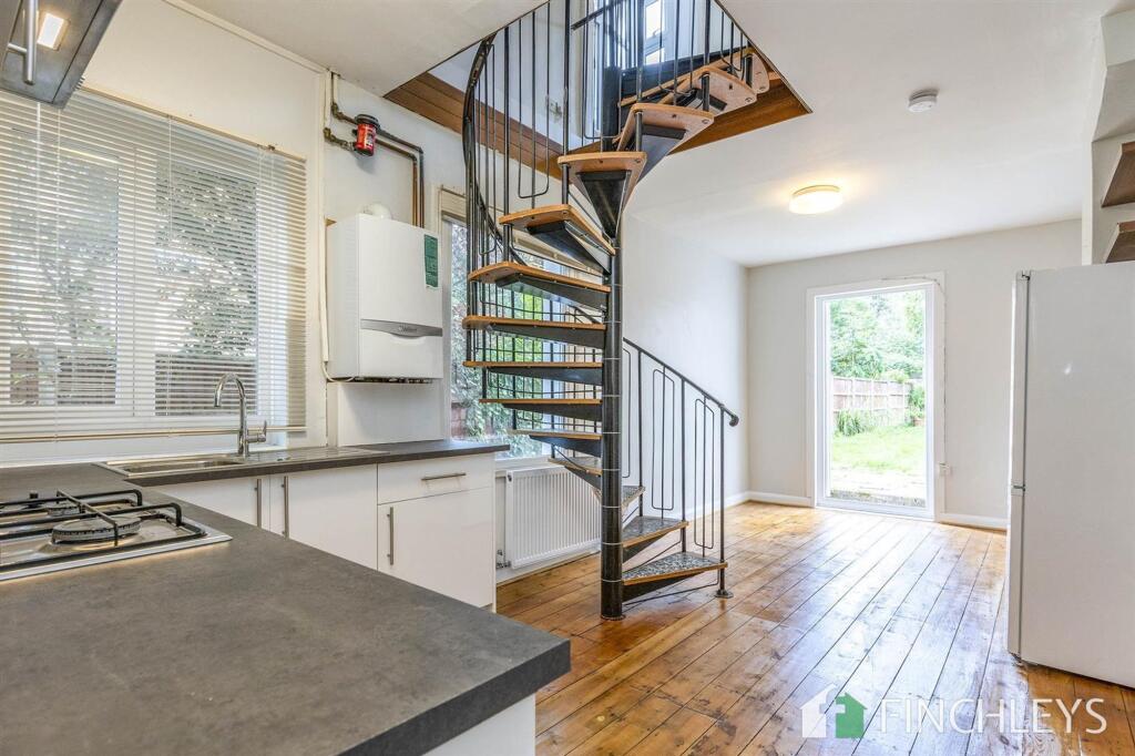 Main image of property: Crescent Road, London, N3